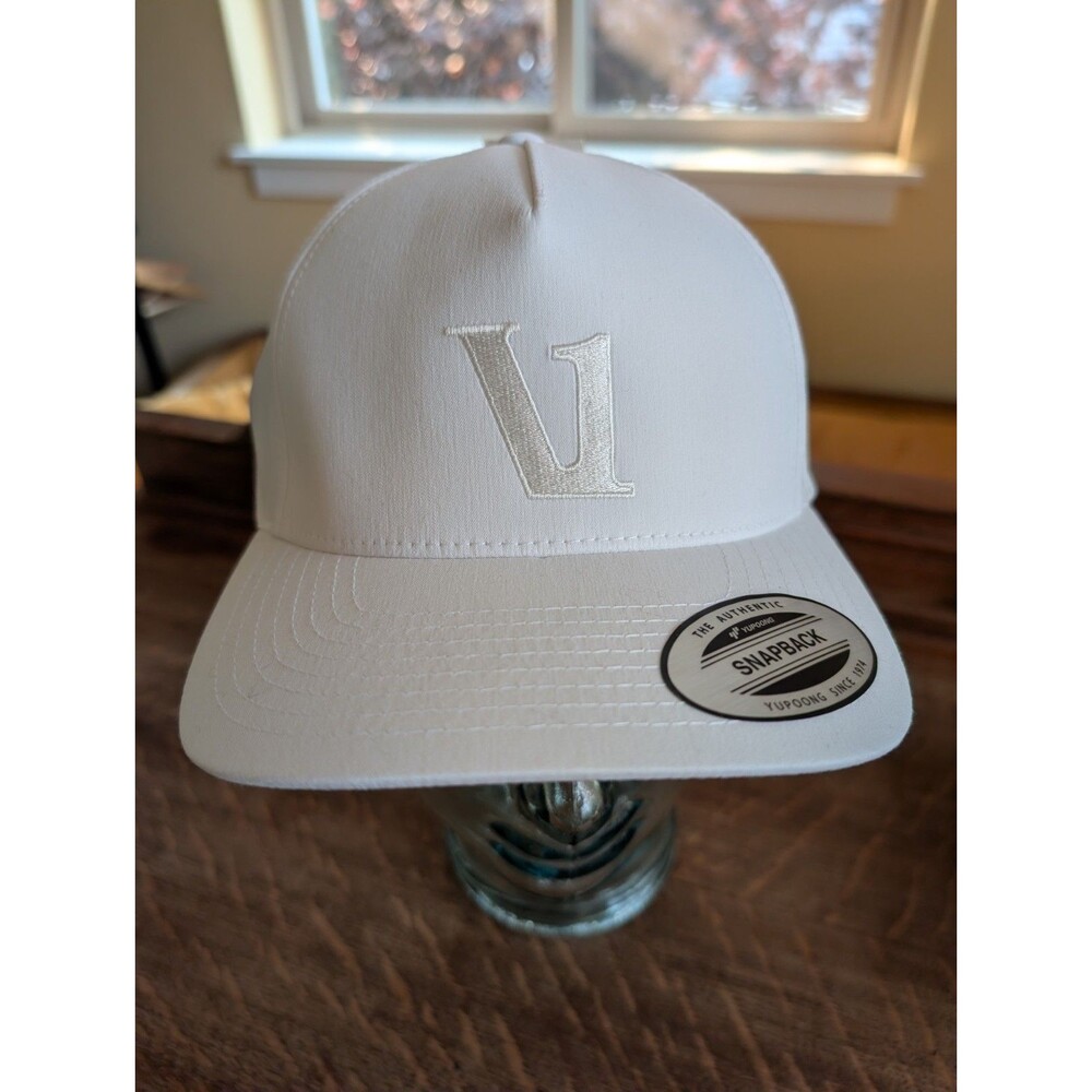 NWT Vuori Snap-Back Hat Unisex Magnitude White New with Tags OSFM